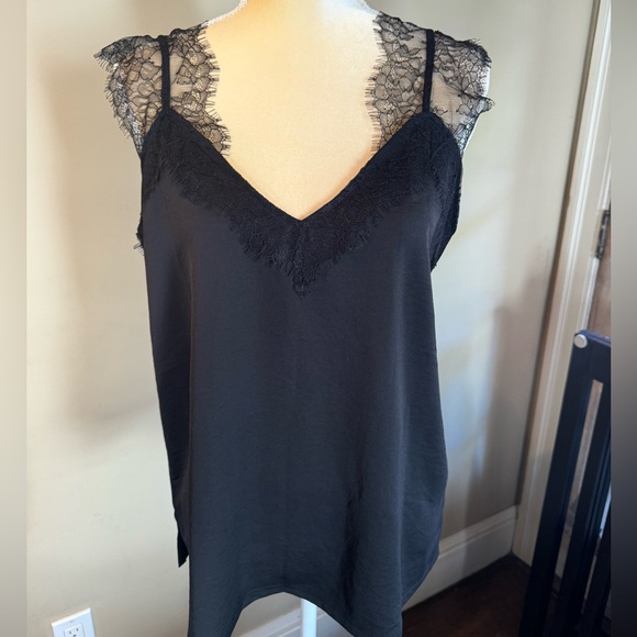 Black Eyelash Lace V Neck Cami - Picture 2 of 13